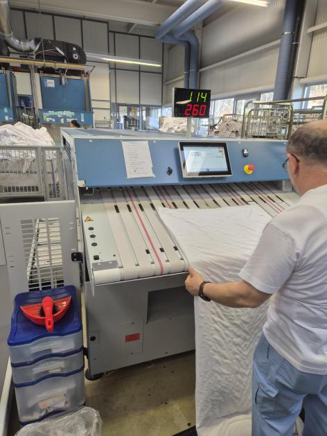 Erste Tätigkeiten an der neuen Faltmaschine